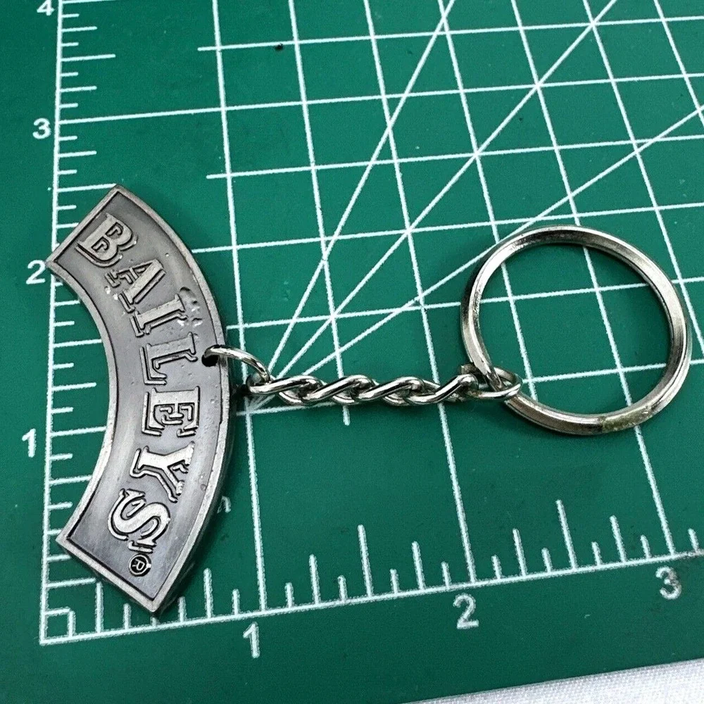 Baileys Irish Cream Metal Curved Logo Keychain Silver Tone Bar Pub Accessory‎